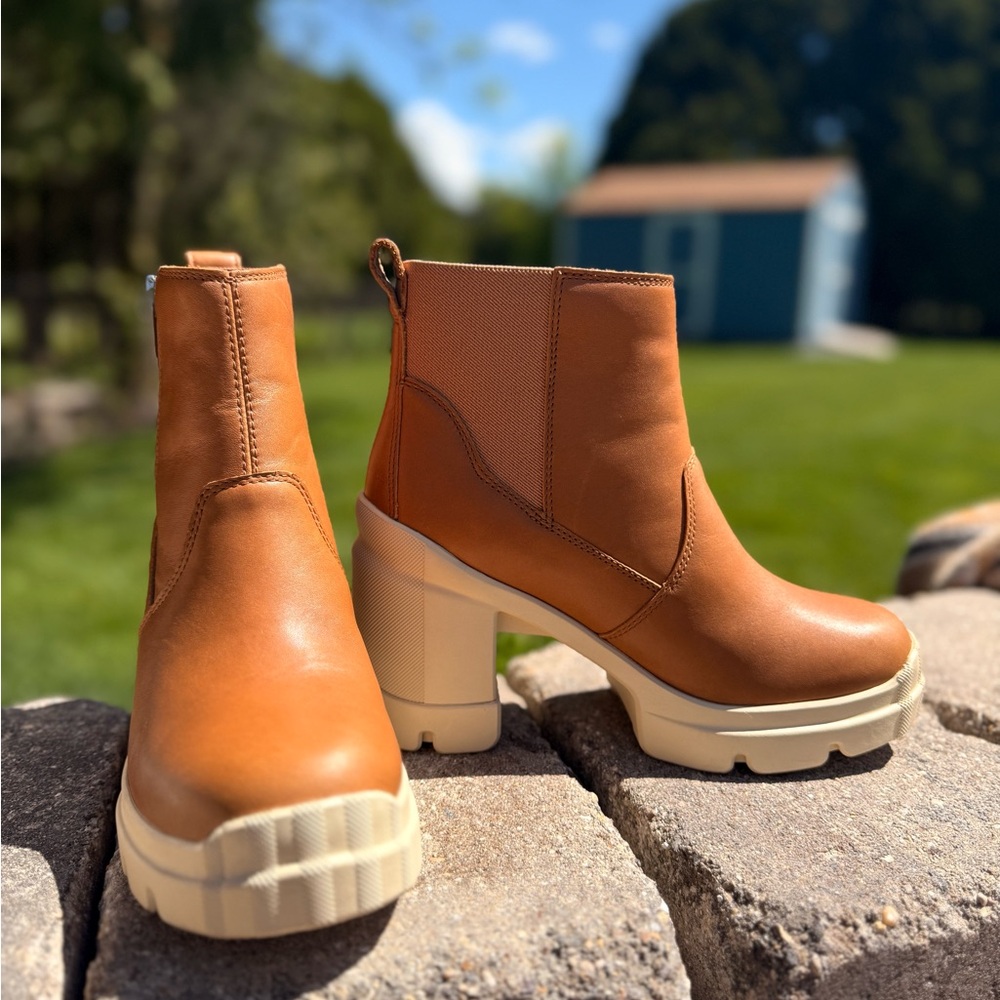 Sorel Caribou™ Leather X Chelsea Ankle Boot NWOT